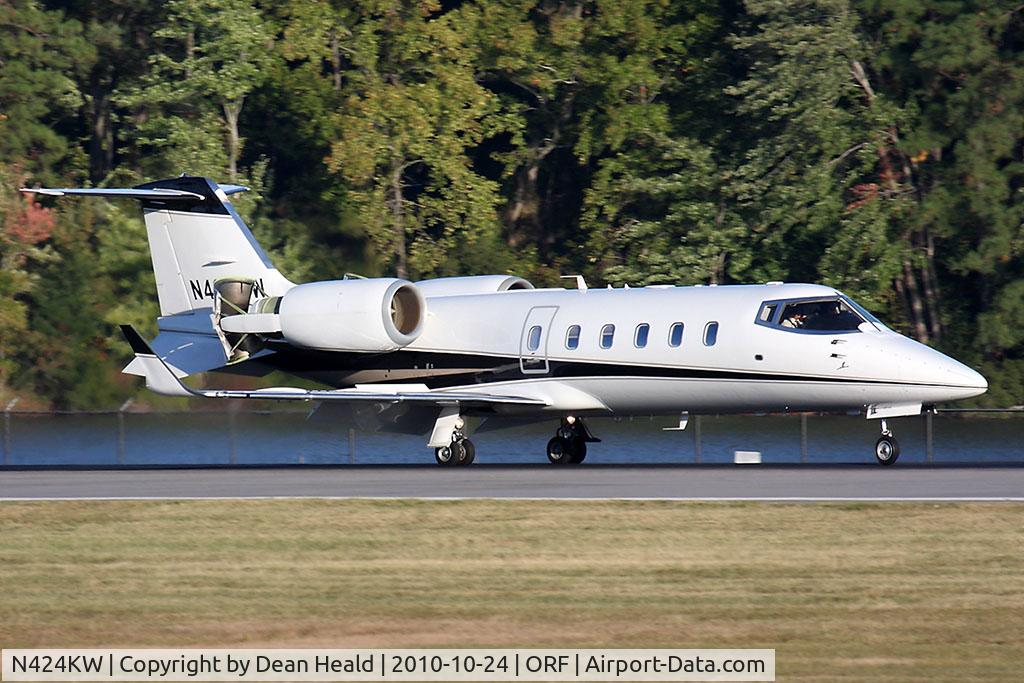 N424KW, 1999 Learjet Inc 60 C/N 153, Chantilly Air 1999 Bombardier Learjet 60 N424KW rolling out on RWY 23 with reversers deployed after arrival from Manassas Regional Airport (KHEF).