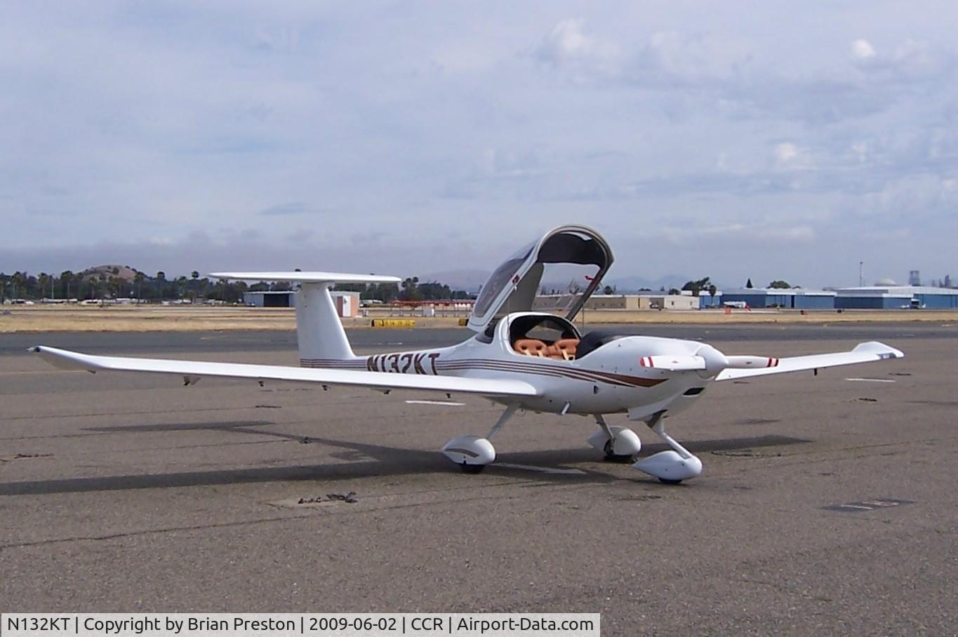 N132KT, 2001 Diamond DA-20C-1 Eclipse C/N C0151, Diamond Eclipse on the ramp at Concord, Ca.