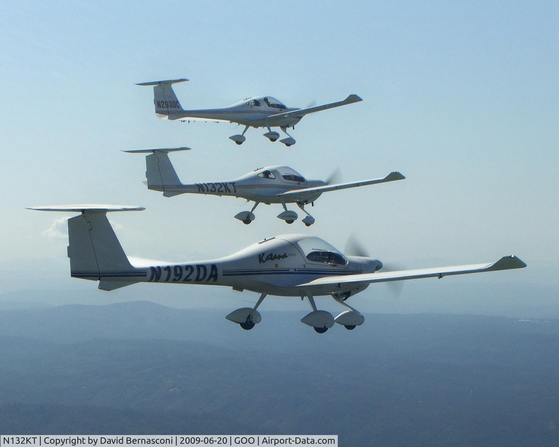 N132KT, 2001 Diamond DA-20C-1 Eclipse C/N C0151, Formation flight for AirFest 2009.