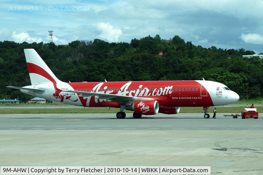 9M-AHW, 2009 Airbus A320-216 C/N 4098, Air Asia A320 at Kota Kinabalu