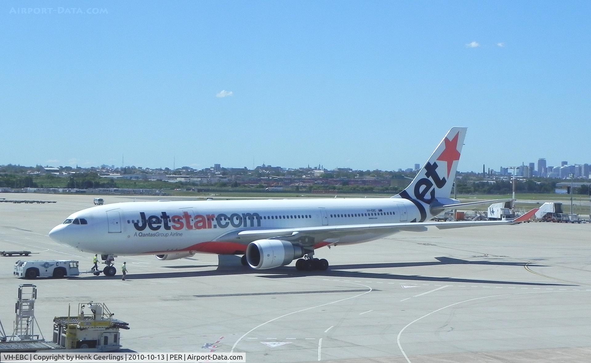 VH-EBC, 2003 Airbus A330-201 C/N 0506, Jetstar departure