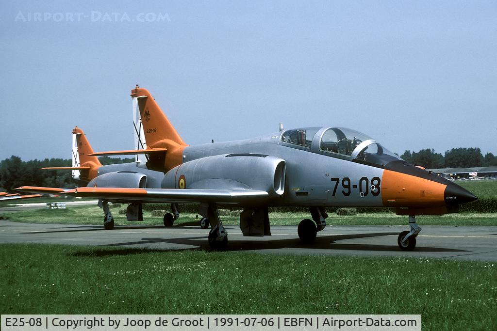 E25-08, CASA C-101EB Aviojet C/N EB01-08-008, In 1991 Patrulla Aguila was not yet peinted in the special display colors.
