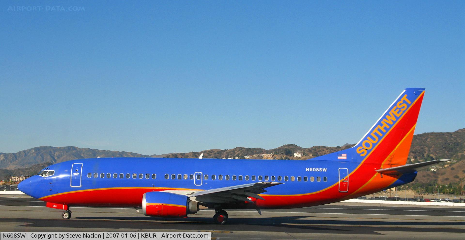 N608SW, 1995 Boeing 737-3H4 C/N 27928, Southwest 1995 737-3H4 ready to taxi at Bob Hope Airport