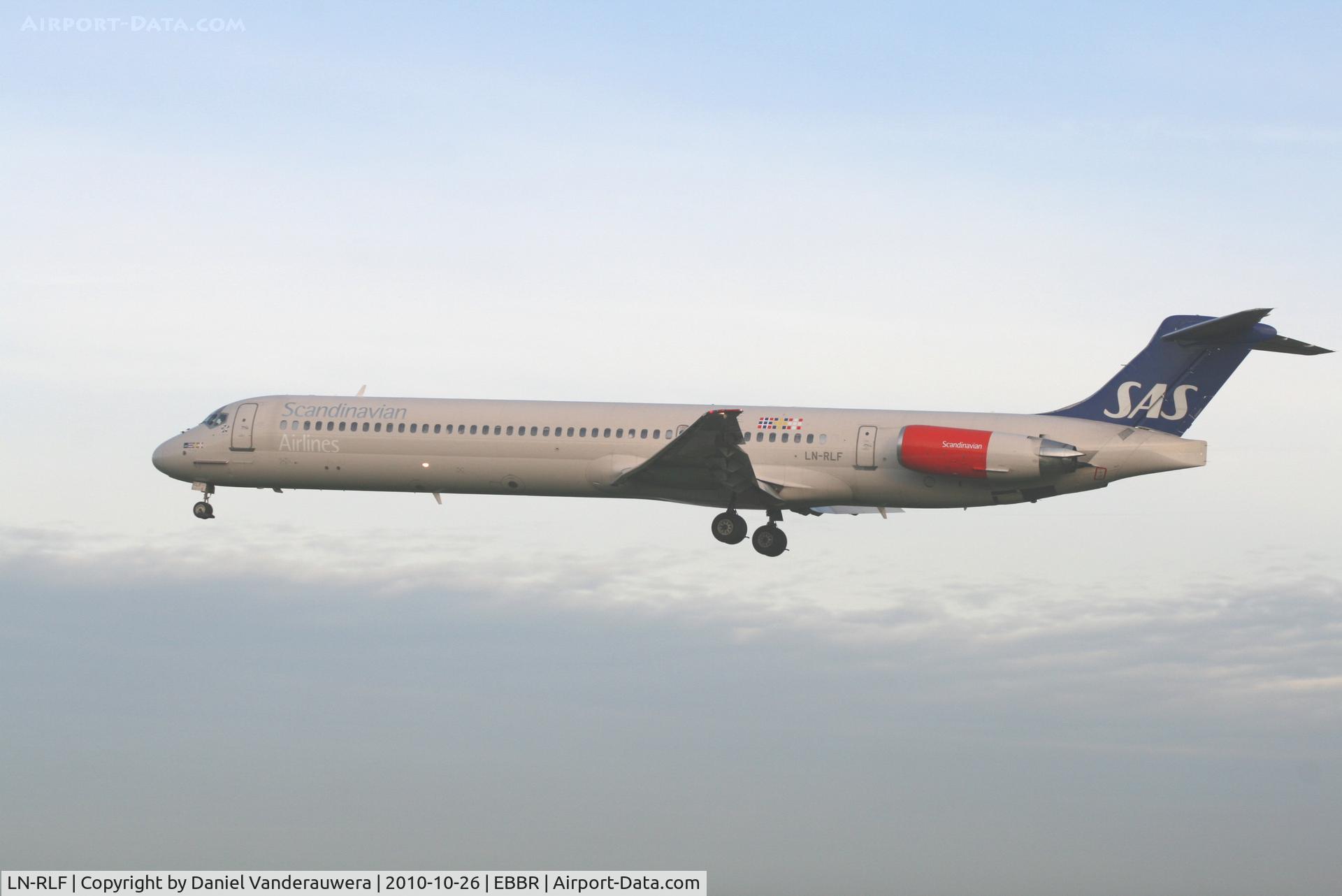 LN-RLF, 1985 McDonnell Douglas MD-82 (DC-9-82) C/N 49383, Flight SK593 is descending to RWY 25L