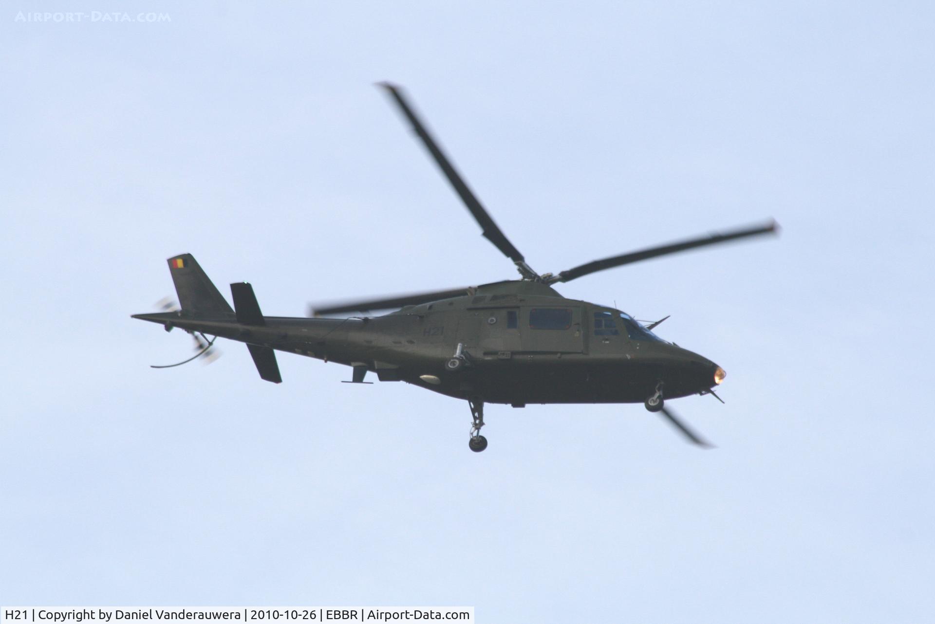 H21, Agusta A-109BA C/N 0321, in flight
