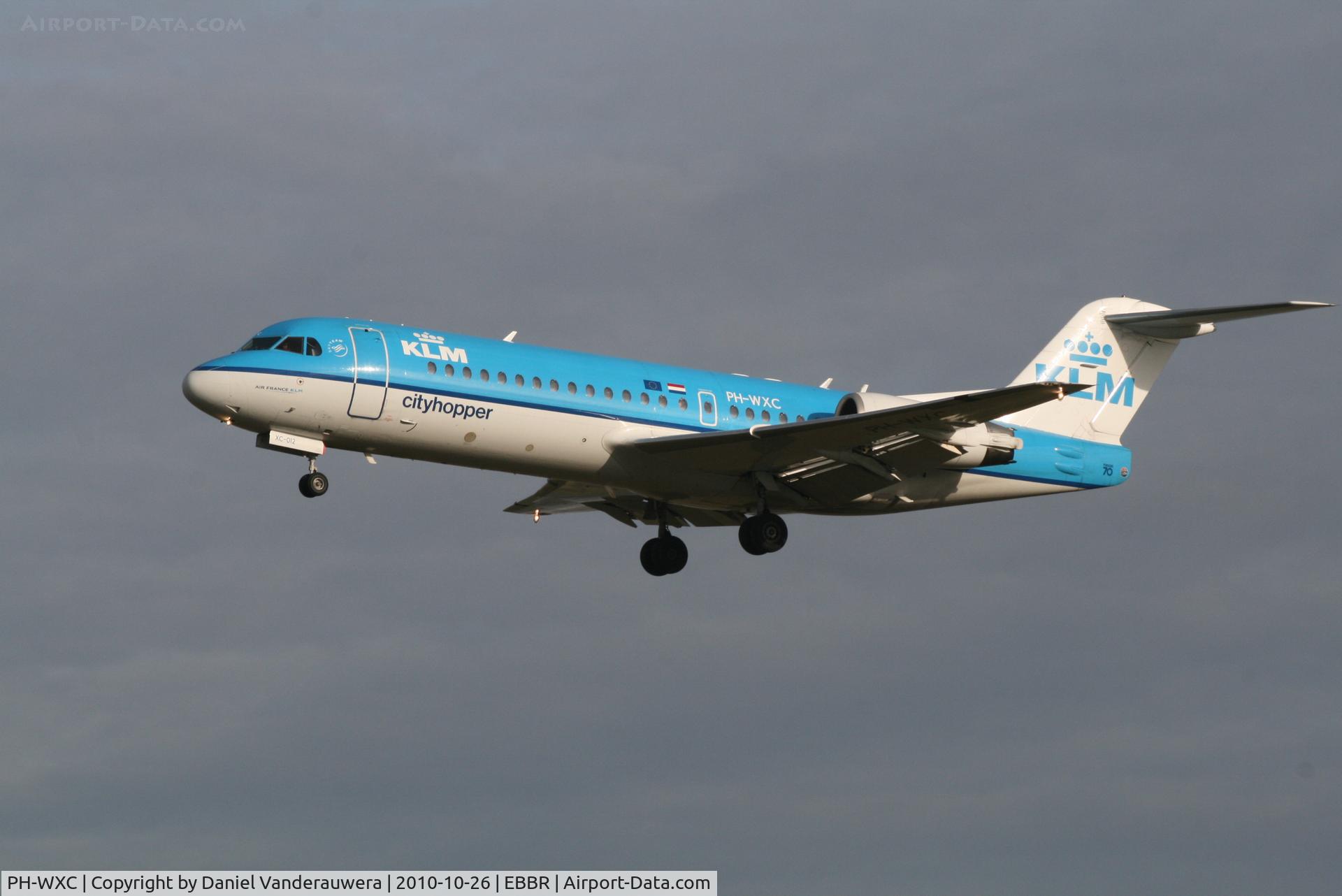 PH-WXC, 1996 Fokker 70 (F-28-0070) C/N 11574, Arrival of flight KL1723 to RWY 25L