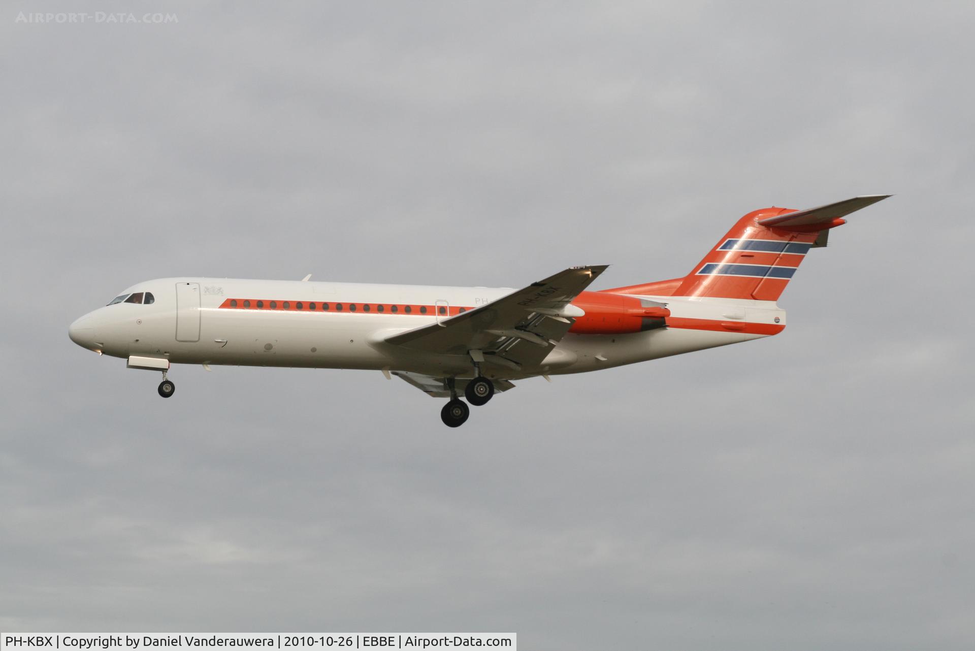PH-KBX, 1996 Fokker 70 (F-28-0070) C/N 11547, Arrival to RWY 25L