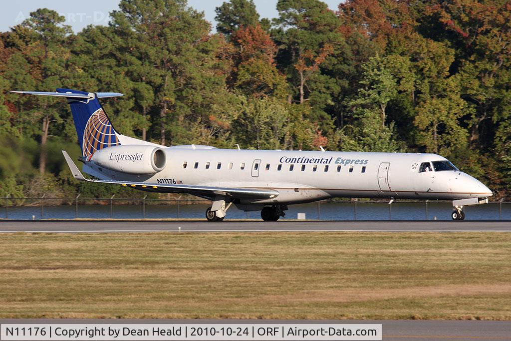 N11176, 2004 Embraer ERJ-145XR (EMB-145XR) C/N 14500881, Continental Express (ExpressJet Airlines) N11176 (FLT BTA2901) on takeoff roll on RWY 23 en route to Houston Bush Intercontinental Airport (KIAH).