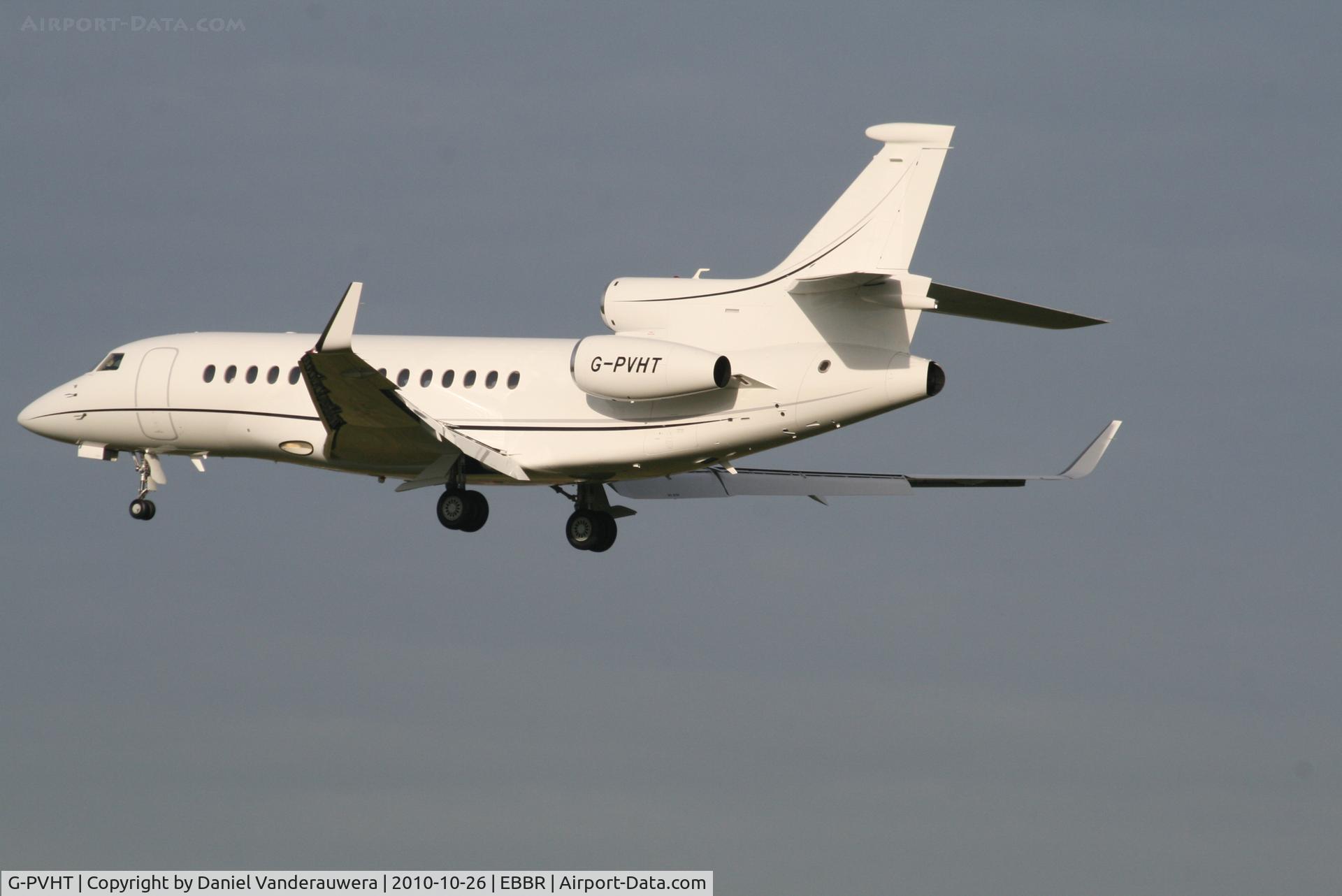 G-PVHT, 2009 Dassault Falcon 7X C/N 59, Descending to RWY 25L