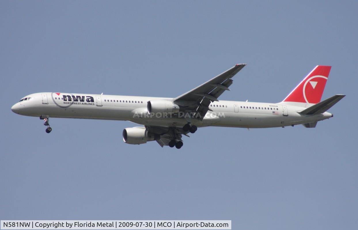 N581NW, 2002 Boeing 757-351 C/N 32982, Northwest 757-300