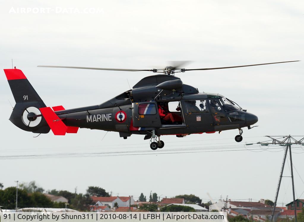 91, 1983 Aerospatiale AS-365N Dauphin C/N 6091, Landing at his Navy home Base...