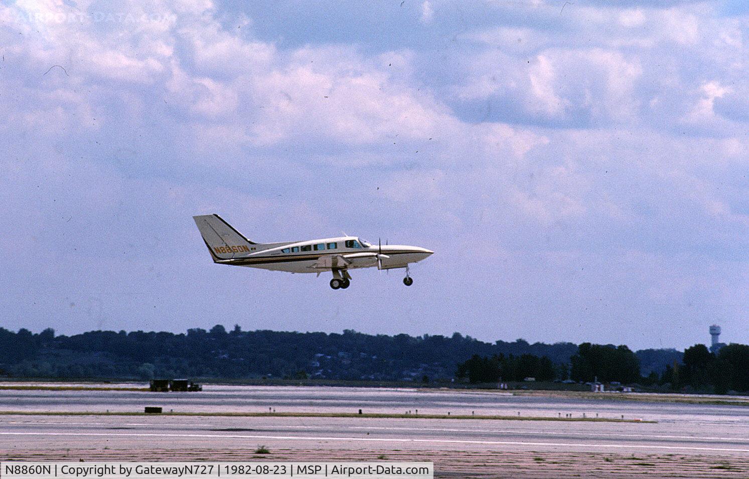 N8860N, 1980 Cessna 402C Businessliner C/N 402C0260, Short final.