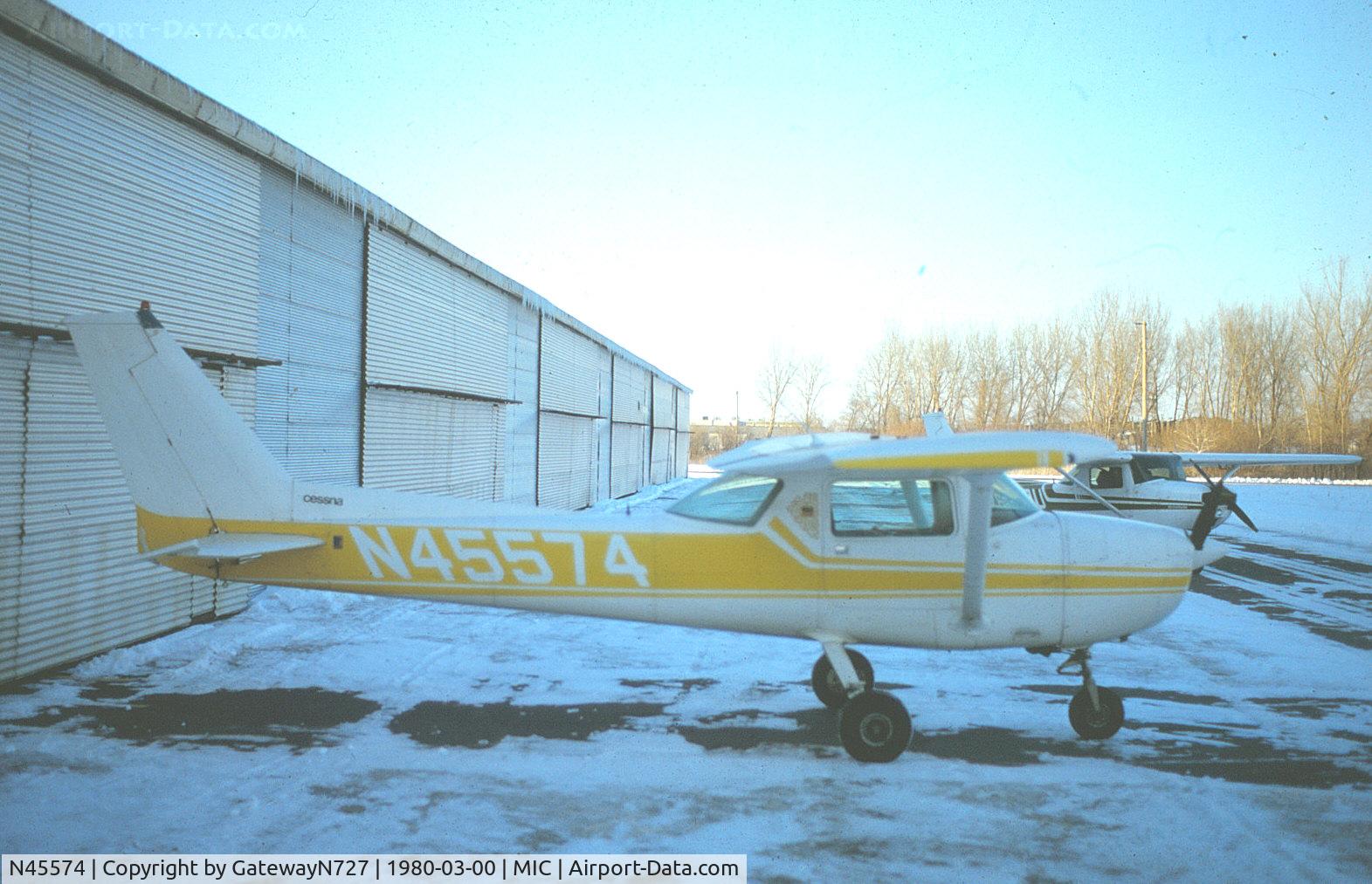 N45574, 1975 Cessna 150M C/N 15076976, N7680U in the background. North Hennipen Flying Club.