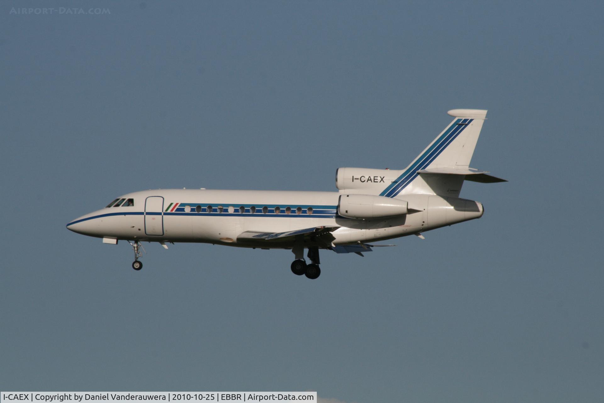 I-CAEX, 2001 Dassault Falcon 900EX C/N 91, Descending to RWY 25L
