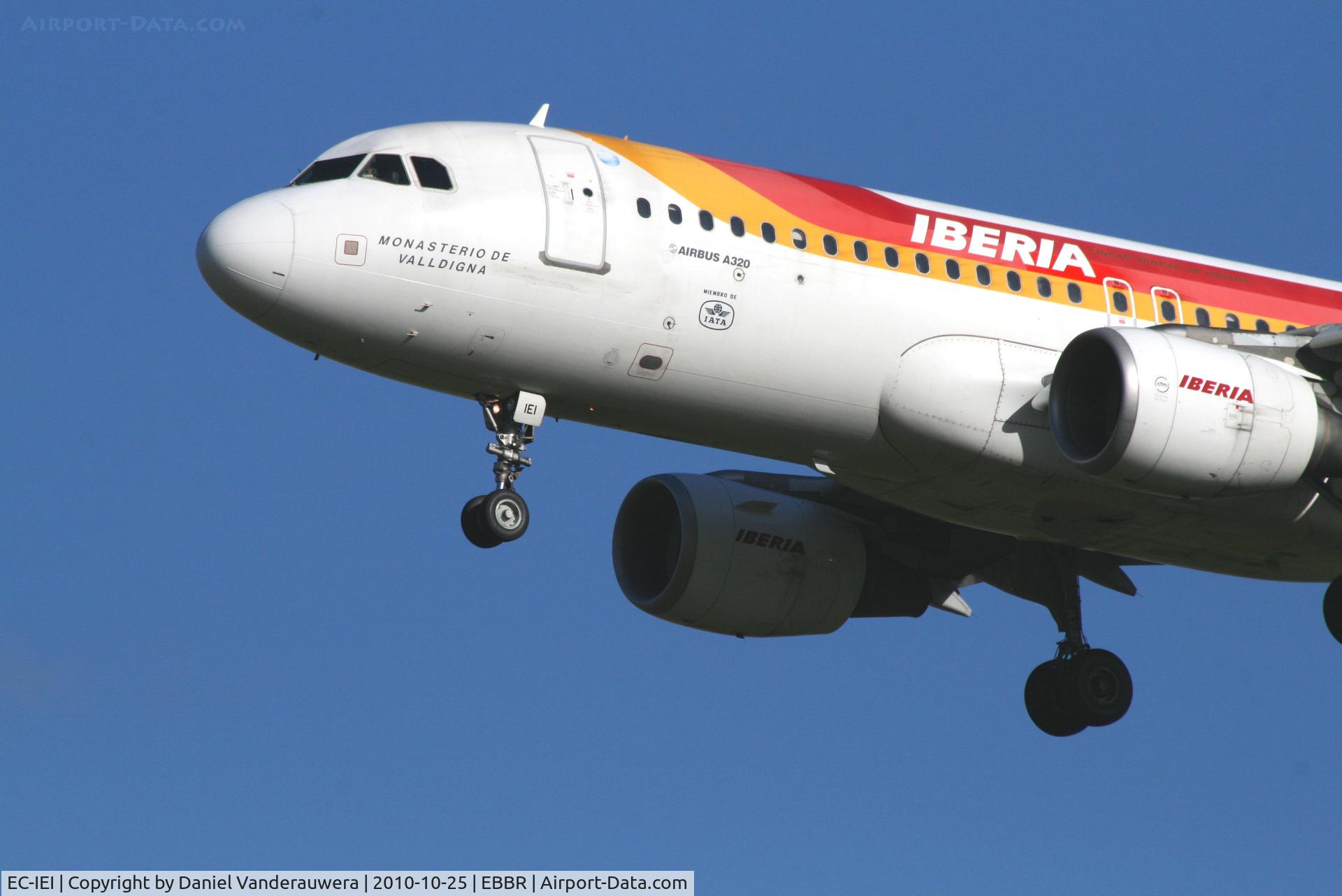 EC-IEI, 2001 Airbus A320-214 C/N 1694, Flight IB3206 is arriving to RWY 25L