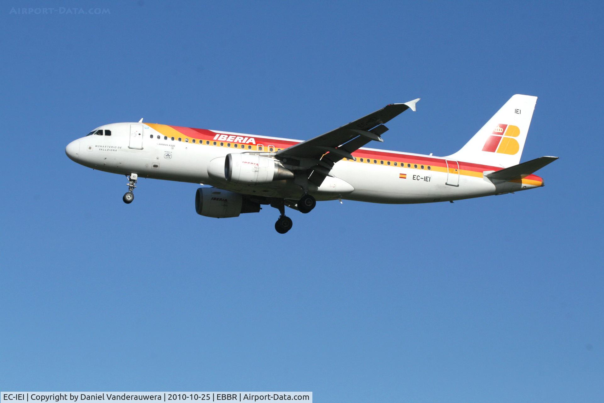 EC-IEI, 2001 Airbus A320-214 C/N 1694, Flight IB3206 is descending to RWY 25L