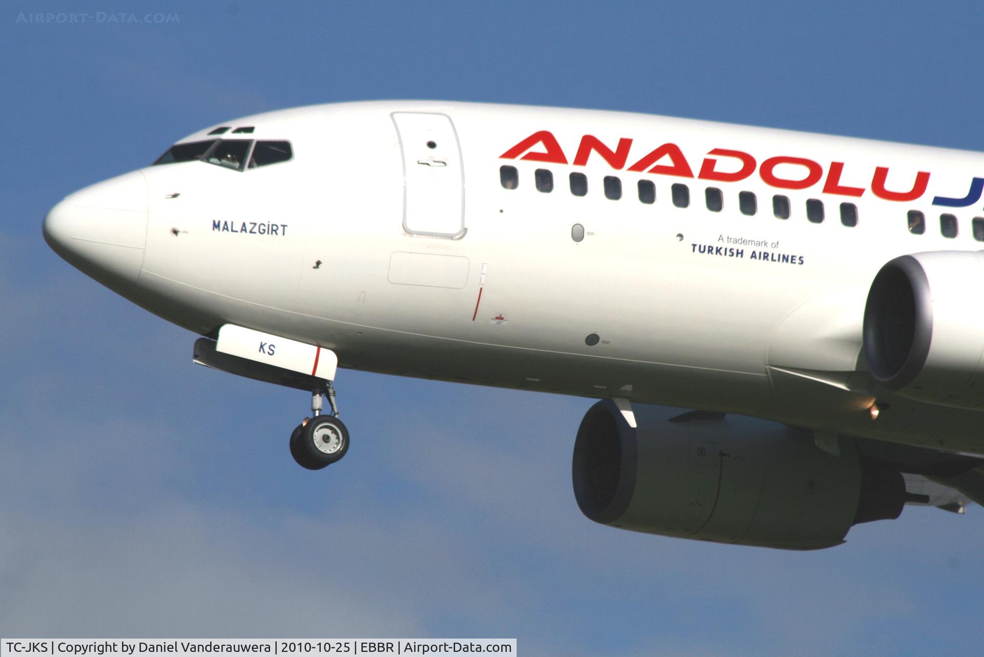 TC-JKS, 2003 Boeing 737-73V C/N 32419, Arrival of flight TK7352 to RWY 25L