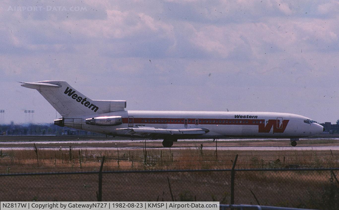 N2817W, 1974 Boeing 727-247/Adv(F) C/N 20873, Landing roll rwy 29L.