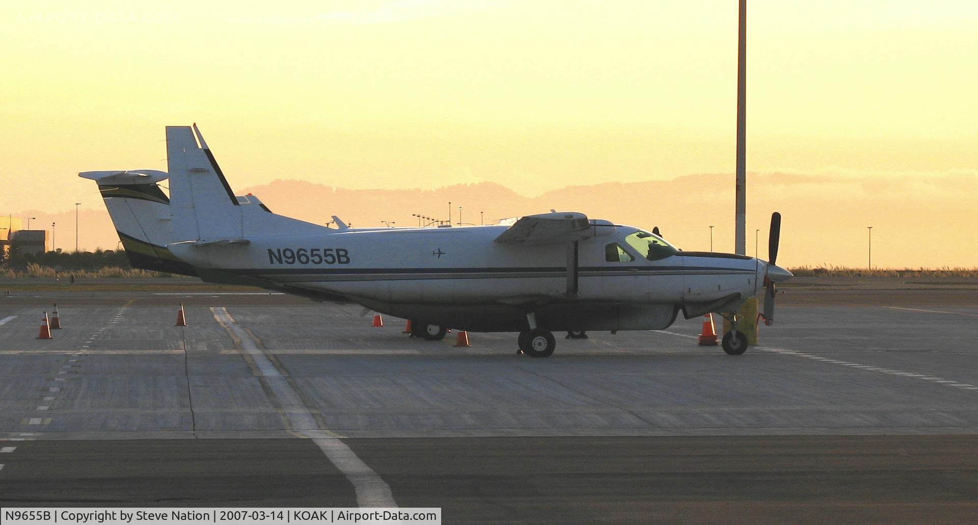 N9655B, 1989 Cessna 208B C/N 208B0145, (Martinair Cargo) 1989 Cessna 208B on North Ramp KOAK home base at sunset