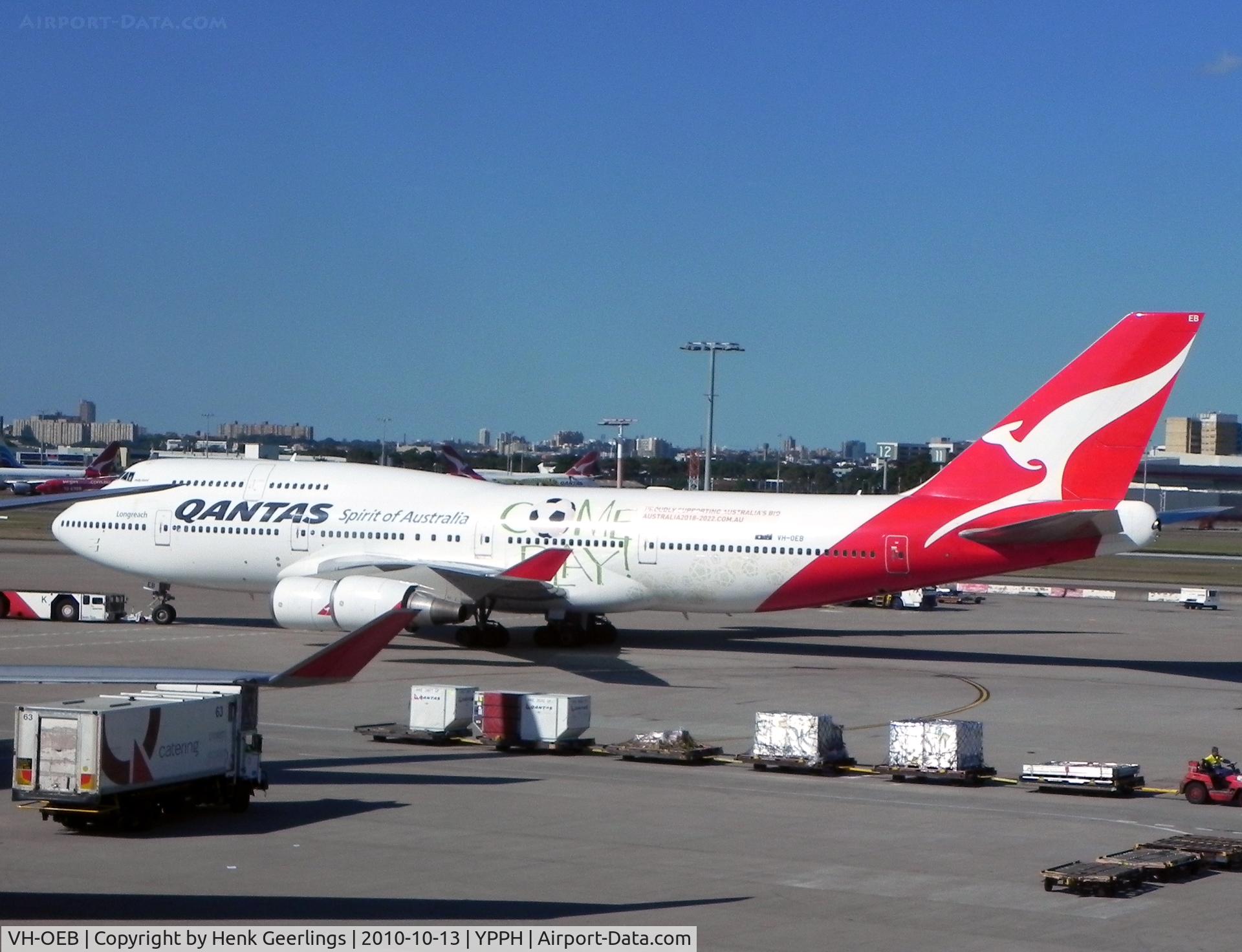 VH-OEB, 1993 Boeing 747-48E C/N 25778, QF B747 with Spcl logo