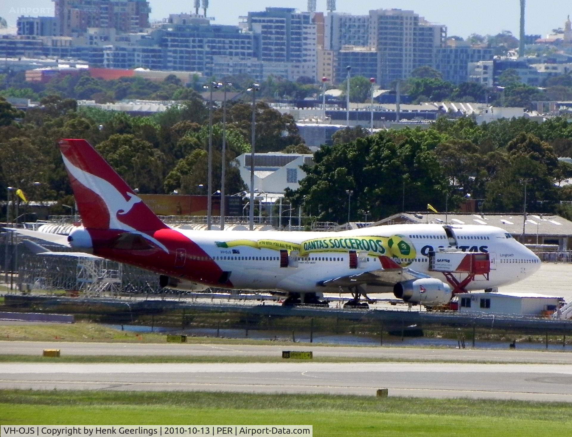 VH-OJS, 1999 Boeing 747-438 C/N 25564, QF , spcl logo 