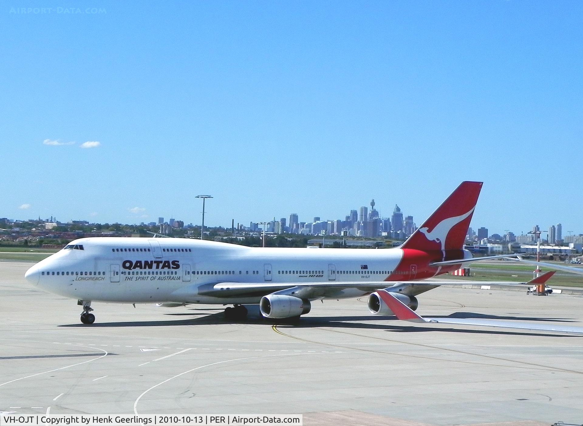 VH-OJT, 1999 Boeing 747-438 C/N 25565, QF