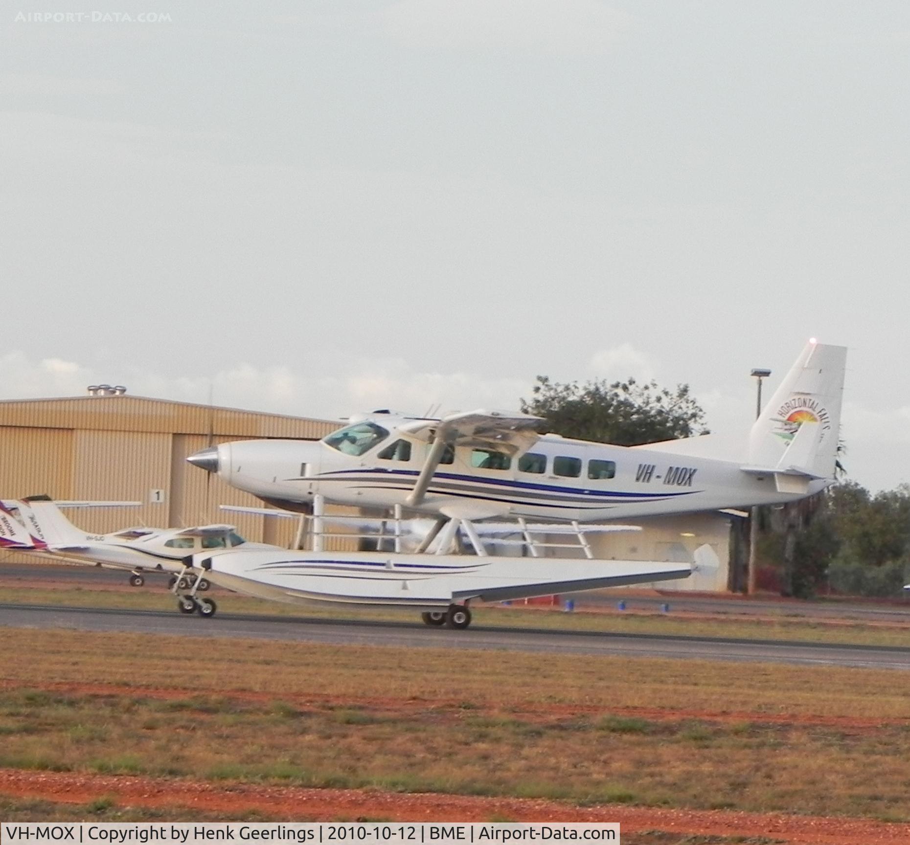 VH-MOX, 1993 Cessna 208 Caravan 1 C/N 20800227, Broome General Aviation