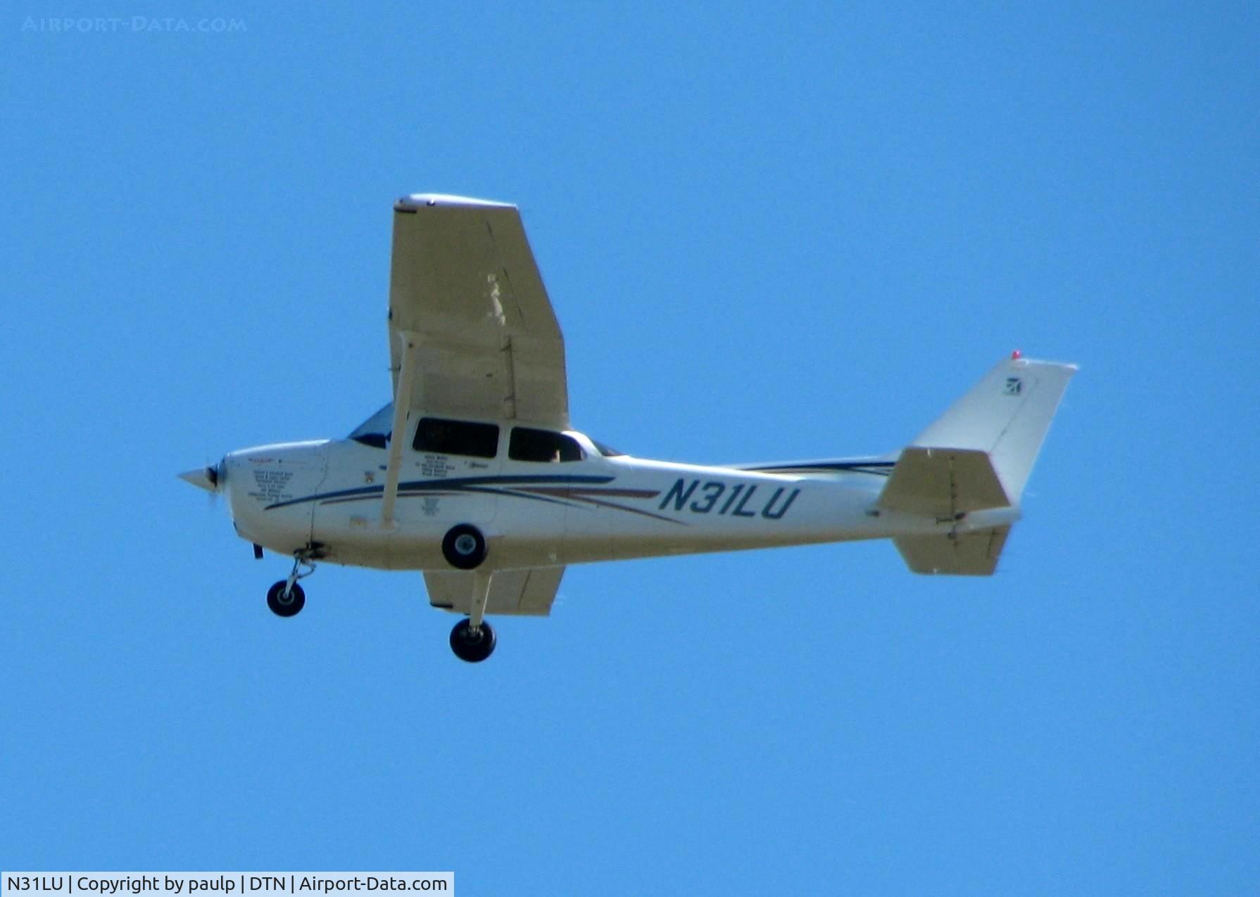 N31LU, 2005 Cessna 172R C/N 17281258, Off of 32 at Downtown Shreveport.
