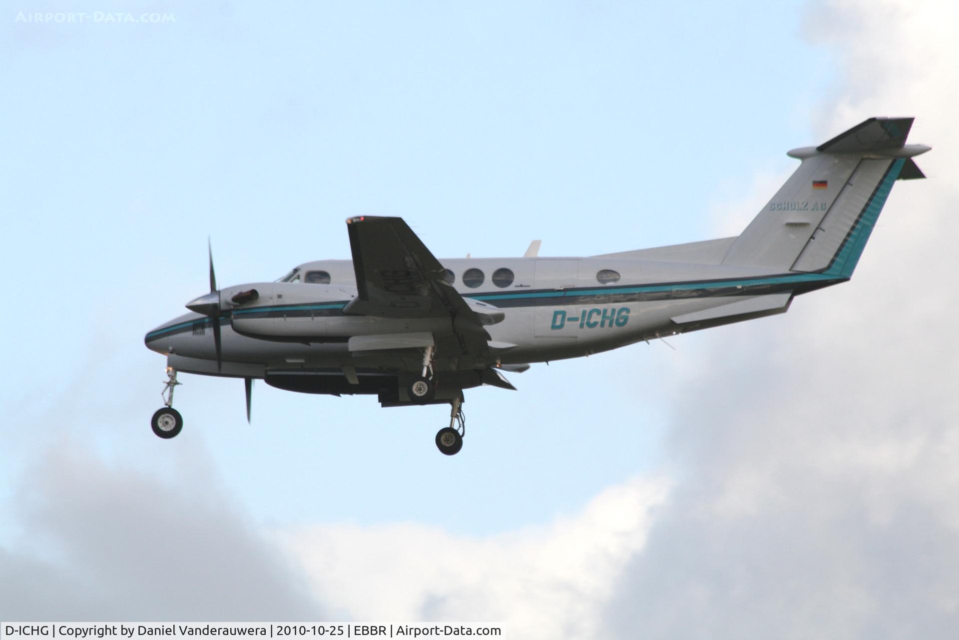 D-ICHG, 1991 Beech B200 King Air C/N BB-1400, Arriving to RWY 25L while thick clouds cover the sun