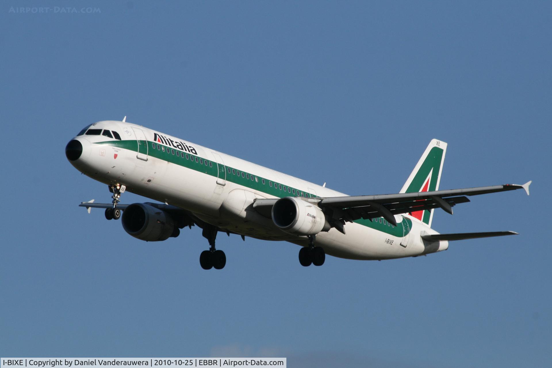 I-BIXE, 1994 Airbus A321-112 C/N 488, Arrival of flight AZ156 to RWY 25L