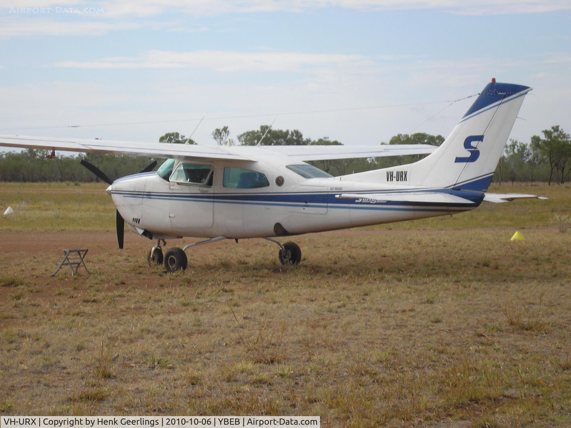 VH-URX, 1981 Cessna 210N Centurion C/N 21064449, VH-URX , Cessna 210N Centurion II , Slingair , Bellburn Airstrip , WA, 06 oct '10