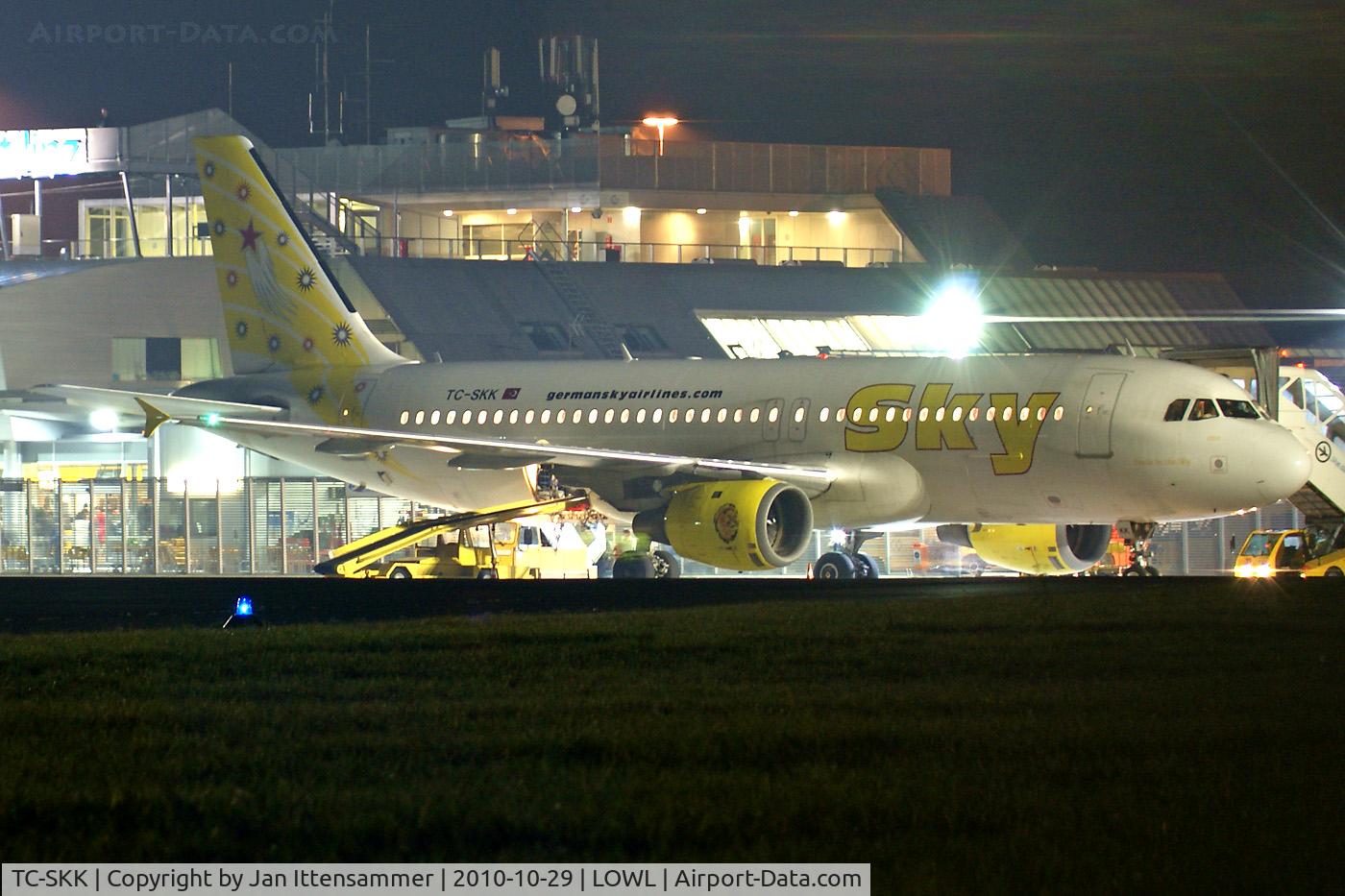 TC-SKK, 1990 Airbus A320-211 C/N 148, TC-SKK @ Linz Airport
