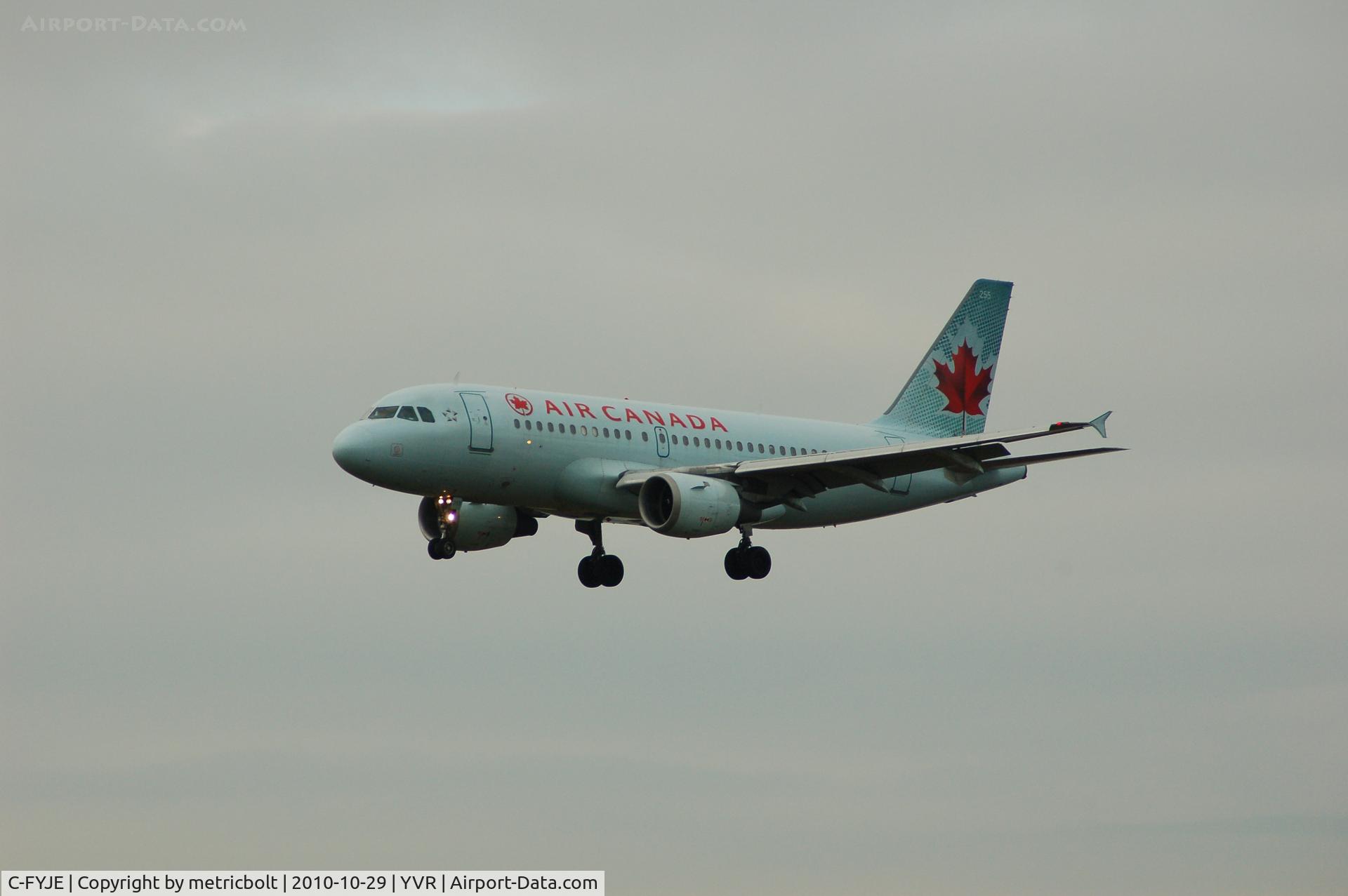 C-FYJE, 1996 Airbus A319-114 C/N 656, Landing on a typical YVR dull,wet day