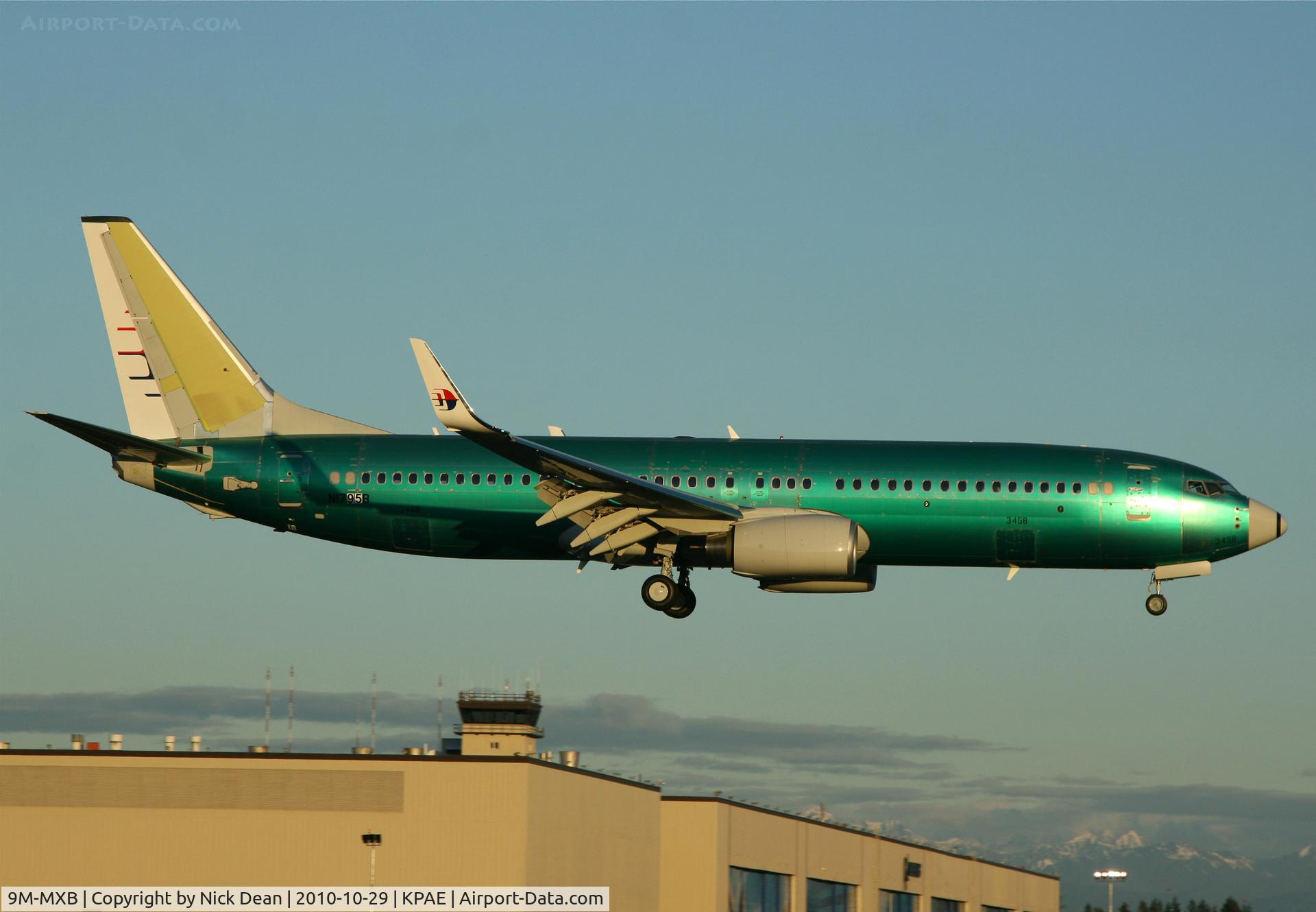 9M-MXB, 2010 Boeing 737-8H6 C/N 40129, KPAE Boeing 052 on short final to 16R for a touch and go after first flight out of KRNT