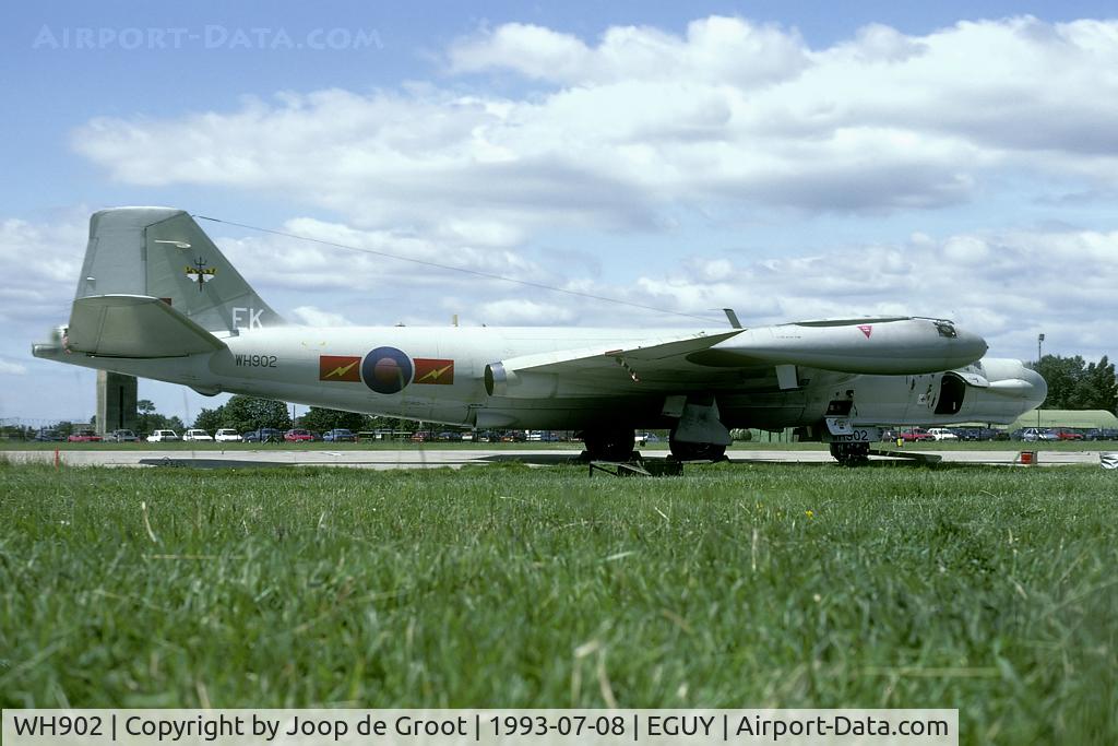 WH902, 1954 English Electric Canberra T.17 C/N SH1645, 360 Sq was the joint ECM training squadron of the RAF and FAA.