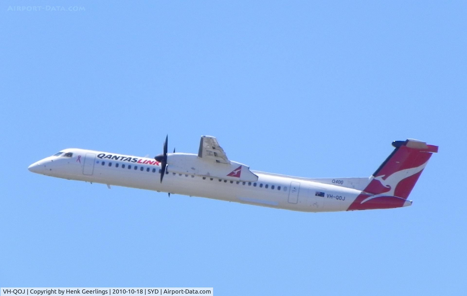 VH-QOJ, 2007 De Havilland Canada DHC-8-402Q Dash 8 C/N 4192, Take off