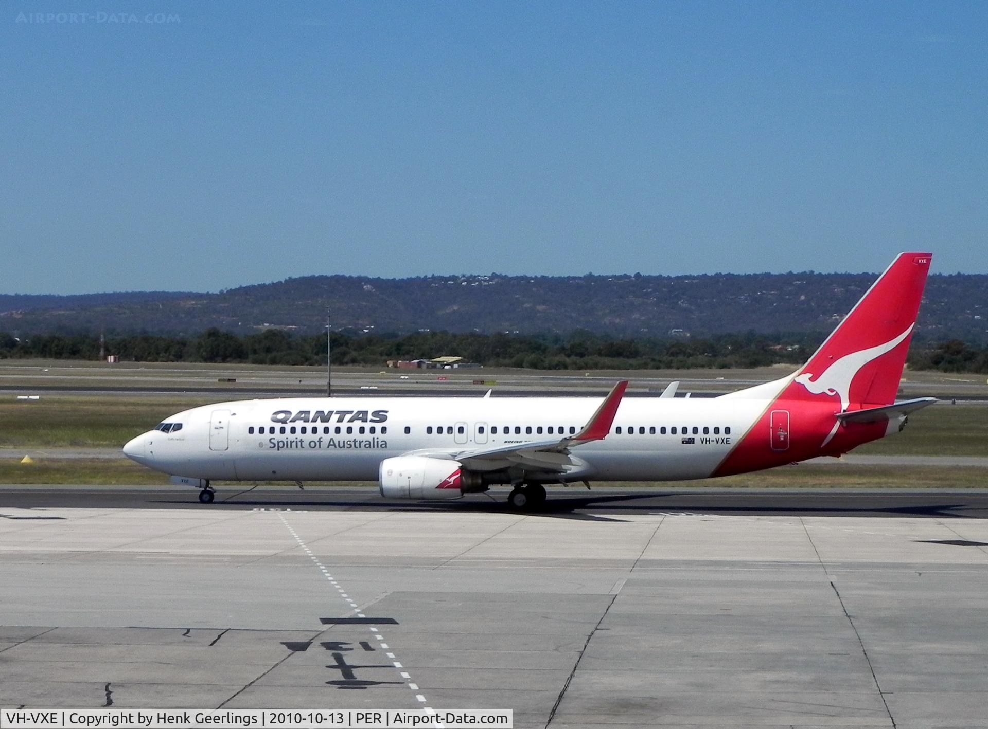 VH-VXE, 2001 Boeing 737-838 C/N 30899, Qantas