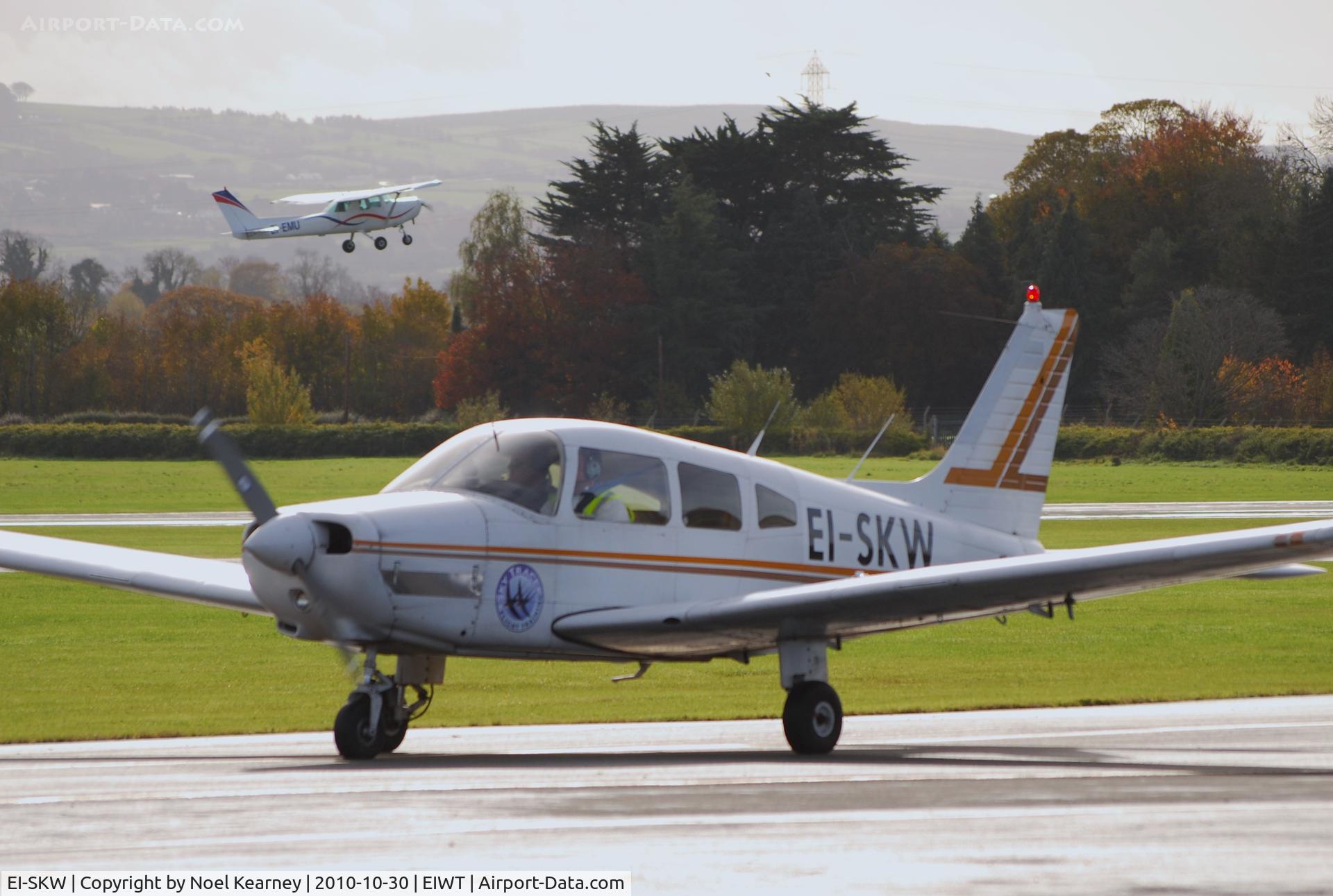 EI-SKW, 1982 Piper PA-28-161 C/N 28-8216115, Taxi-ing back to the ramp