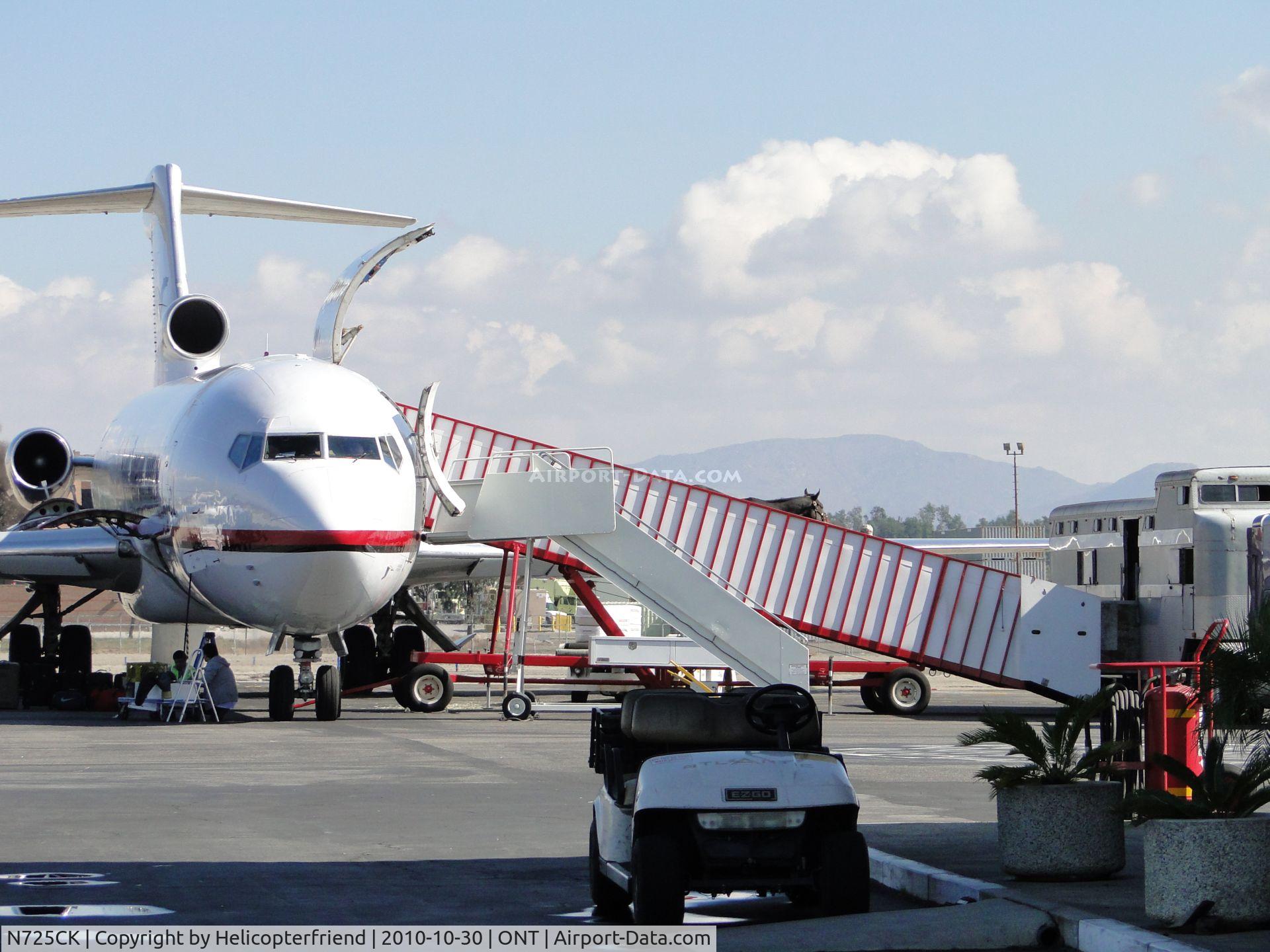 N725CK, 1980 Boeing 727-224 C/N 22252, After arriving from back east, unloading cargo of horses