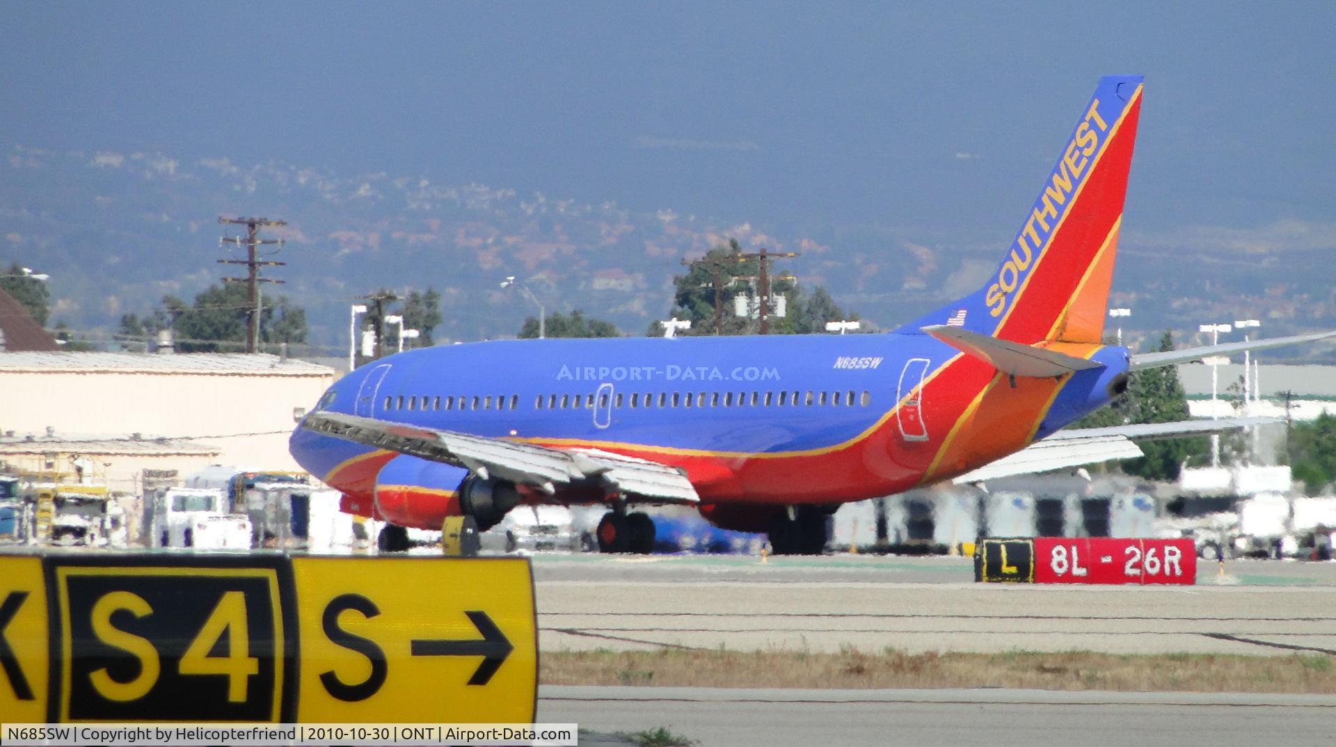 N685SW, 1986 Boeing 737-3Q8 C/N 23401, Turning onto taxiway after rolling out from landing on runway 26R and heading to Southwest terminal