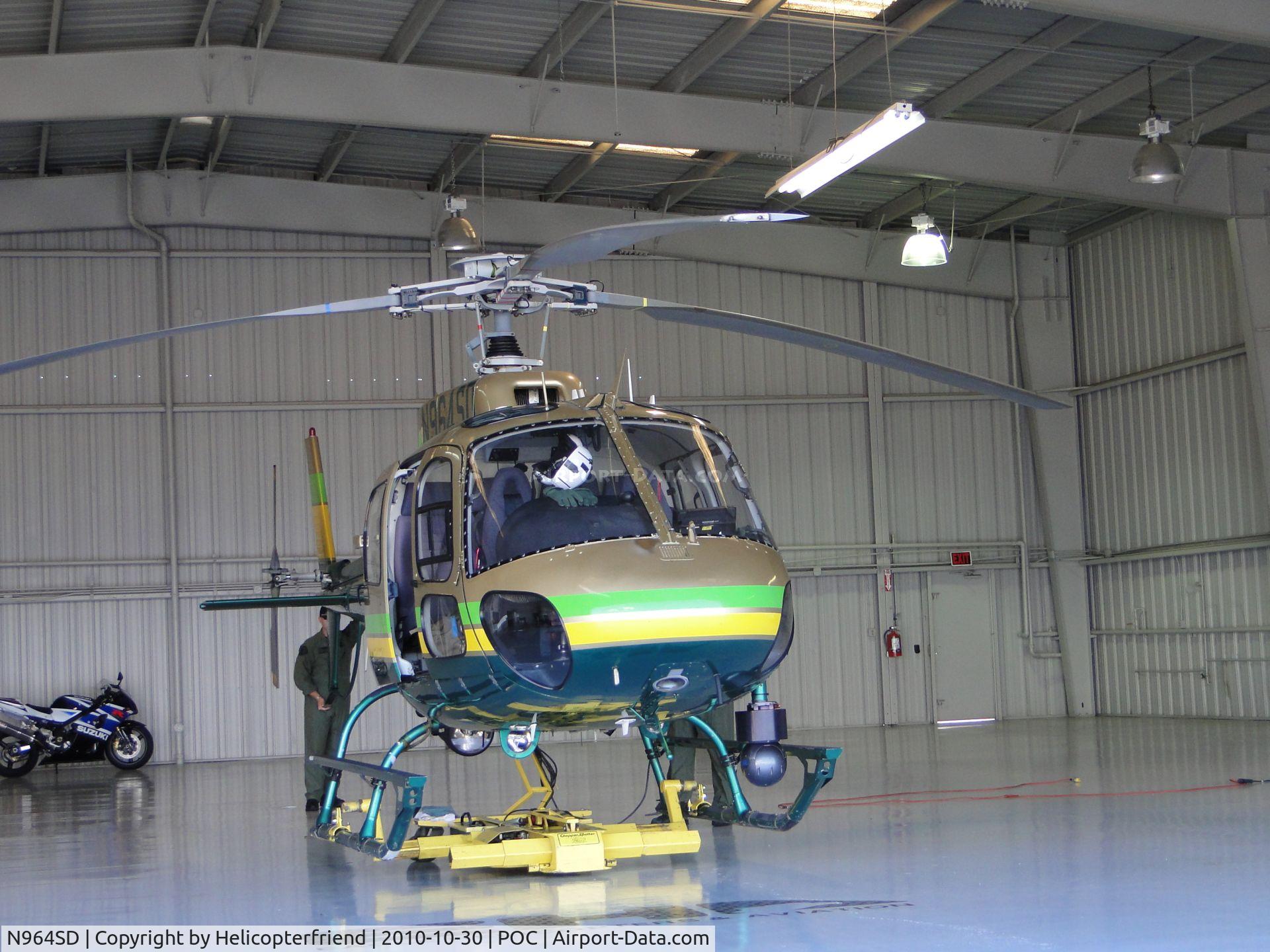N964SD, Eurocopter AS-350B-2 Ecureuil Ecureuil C/N 3529, Once inside the hanger, 