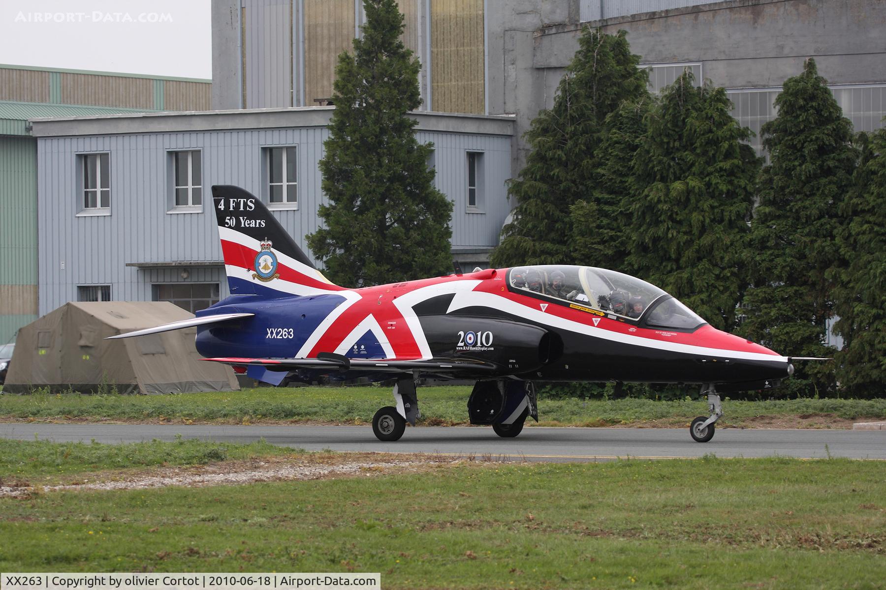 XX263, 1978 Hawker Siddeley Hawk T.1A C/N 099/312099, Orleans airshow 2010
