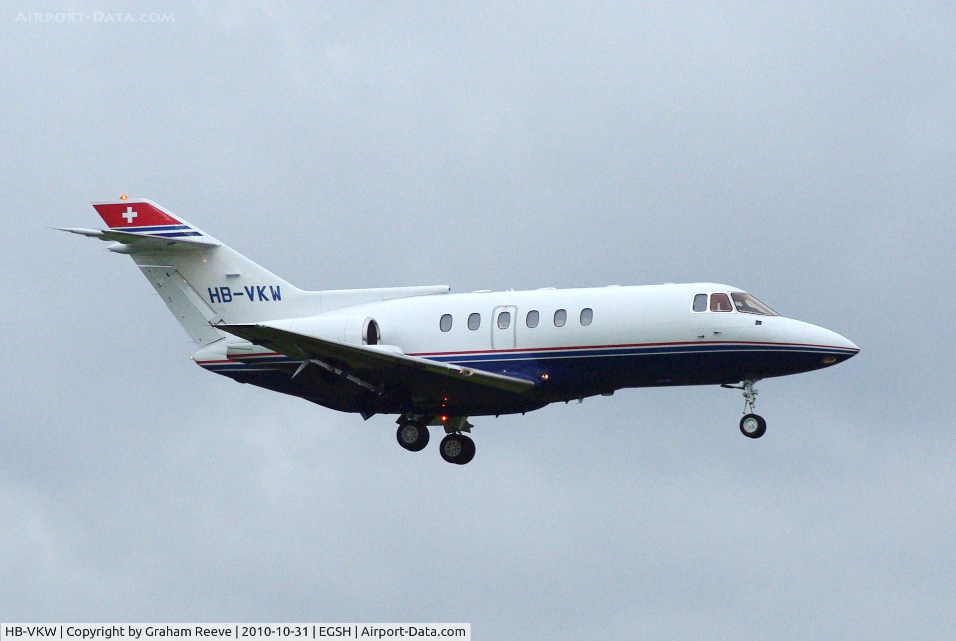 HB-VKW, 1993 Raytheon Hawker 125-800A C/N 258246, About to touch down.
