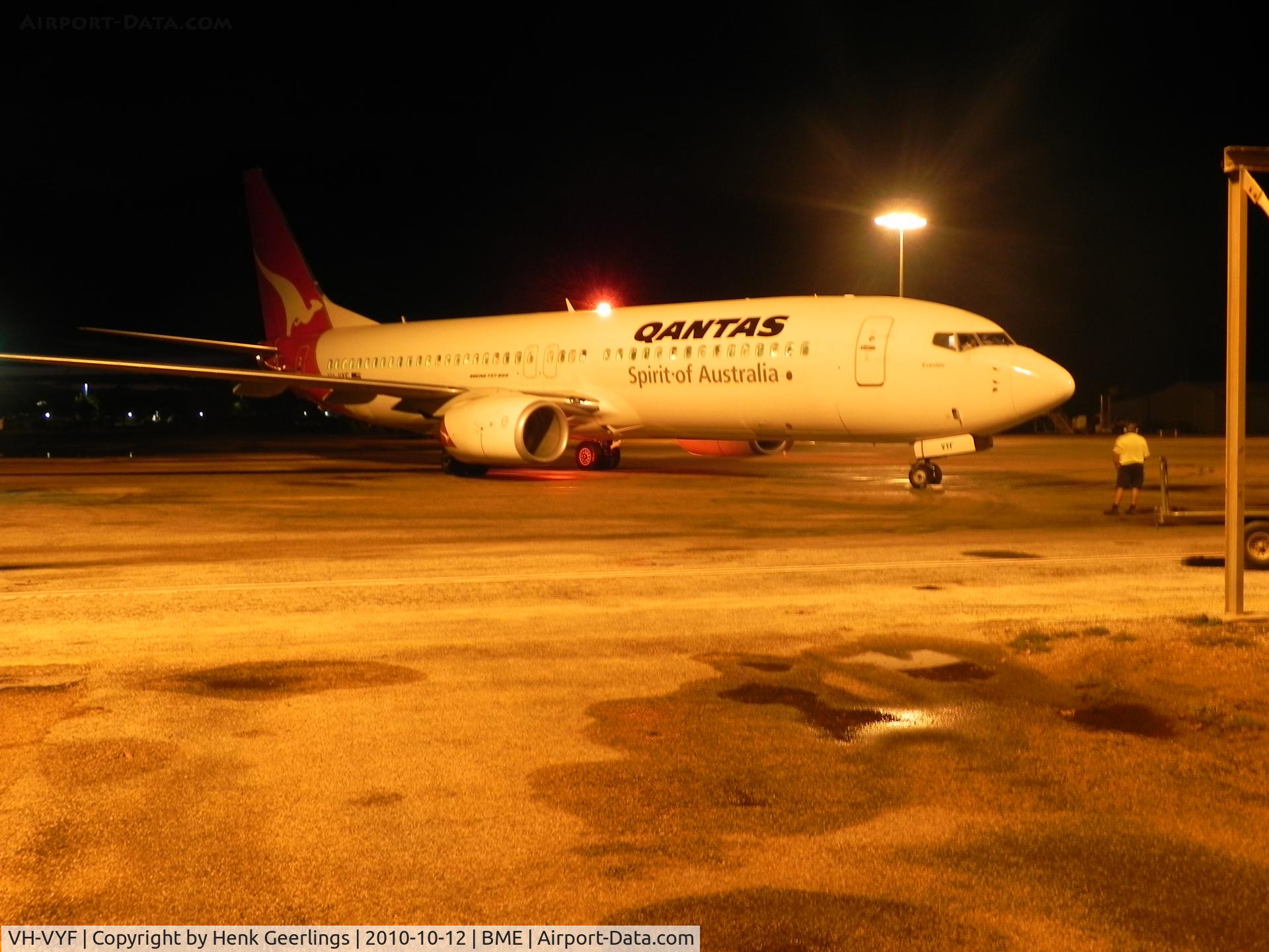 VH-VYF, 2005 Boeing 737-838 C/N 33994, Evening departure from Broome
