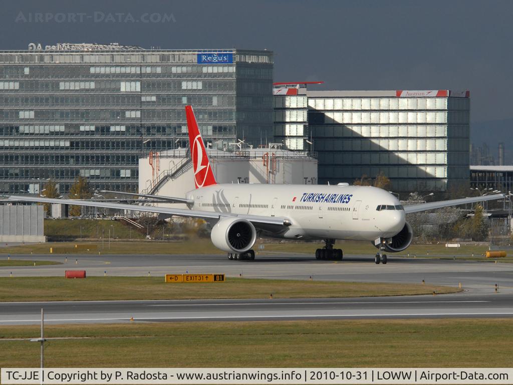 TC-JJE, 2010 Boeing 777-3F2/ER C/N 40707, TC-JJE First visit in Vienna of this brandnew Triple Seven, del. 10/2010