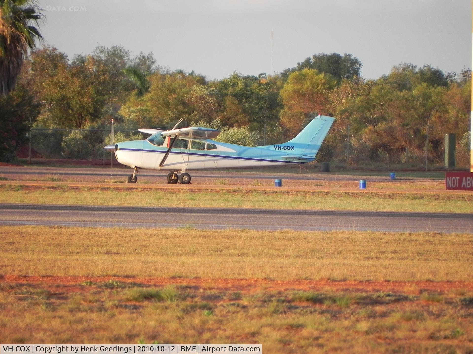 VH-COX, 1961 Cessna 182D Skylane C/N 18253594, Broome , General Aviation