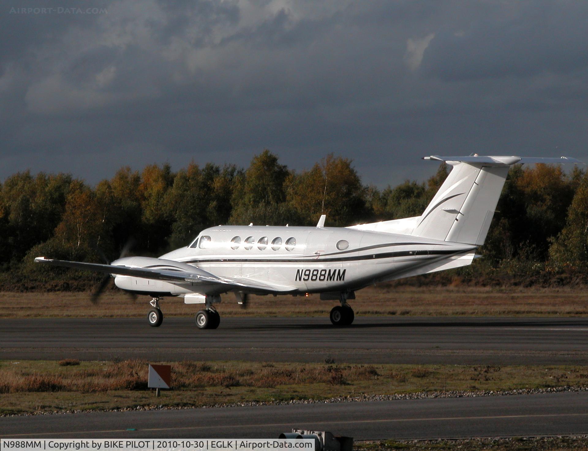 N988MM, 1993 Beech B200 Super King Air King Air C/N BB-1462, Lineing up rwy 25