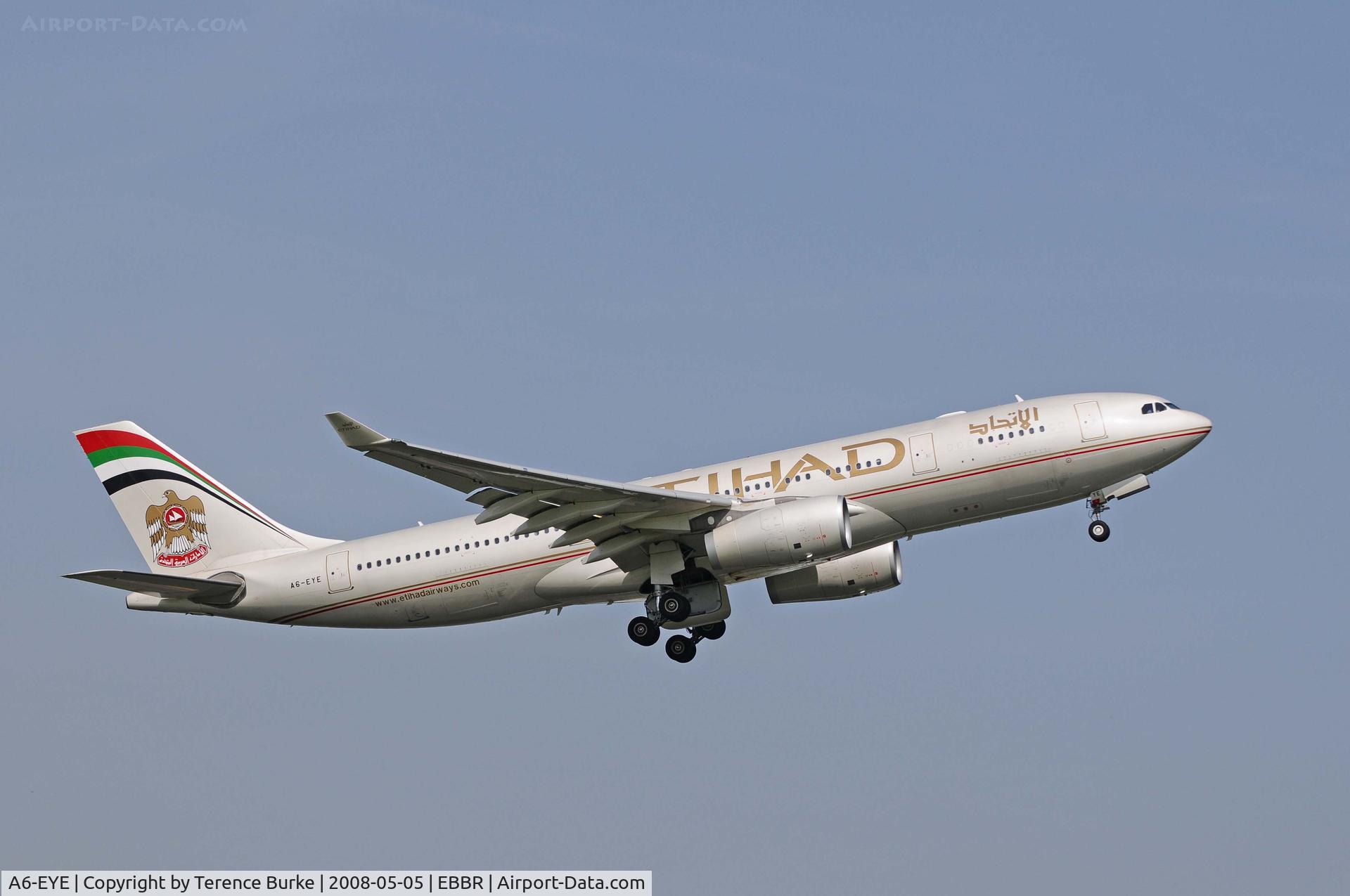 A6-EYE, 2005 Airbus A330-243 C/N 688, Lift off from RNY 07R Brussels