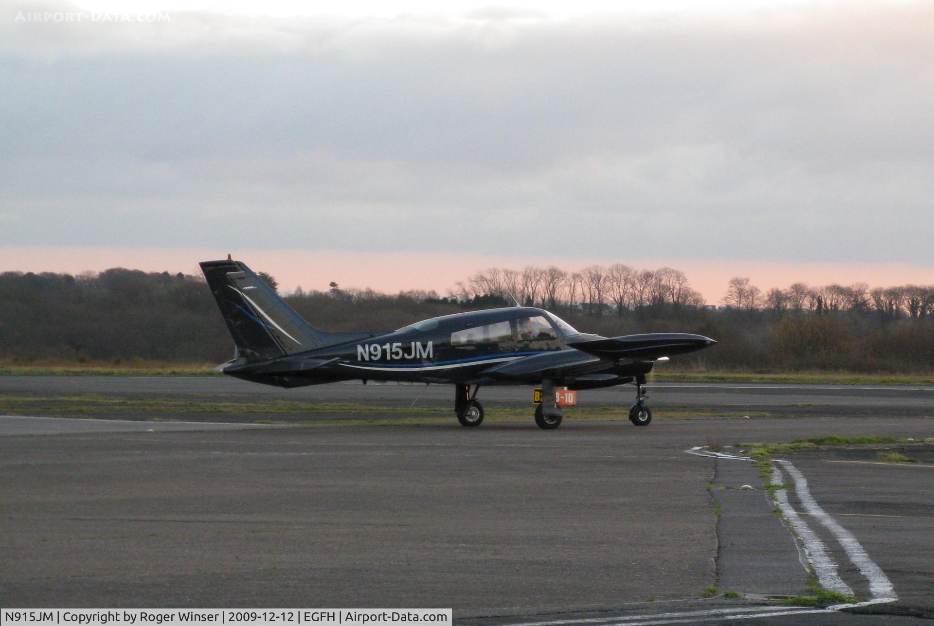 N915JM, 1972 Cessna 310Q C/N 310Q0491, Taxying for a dusk departure.