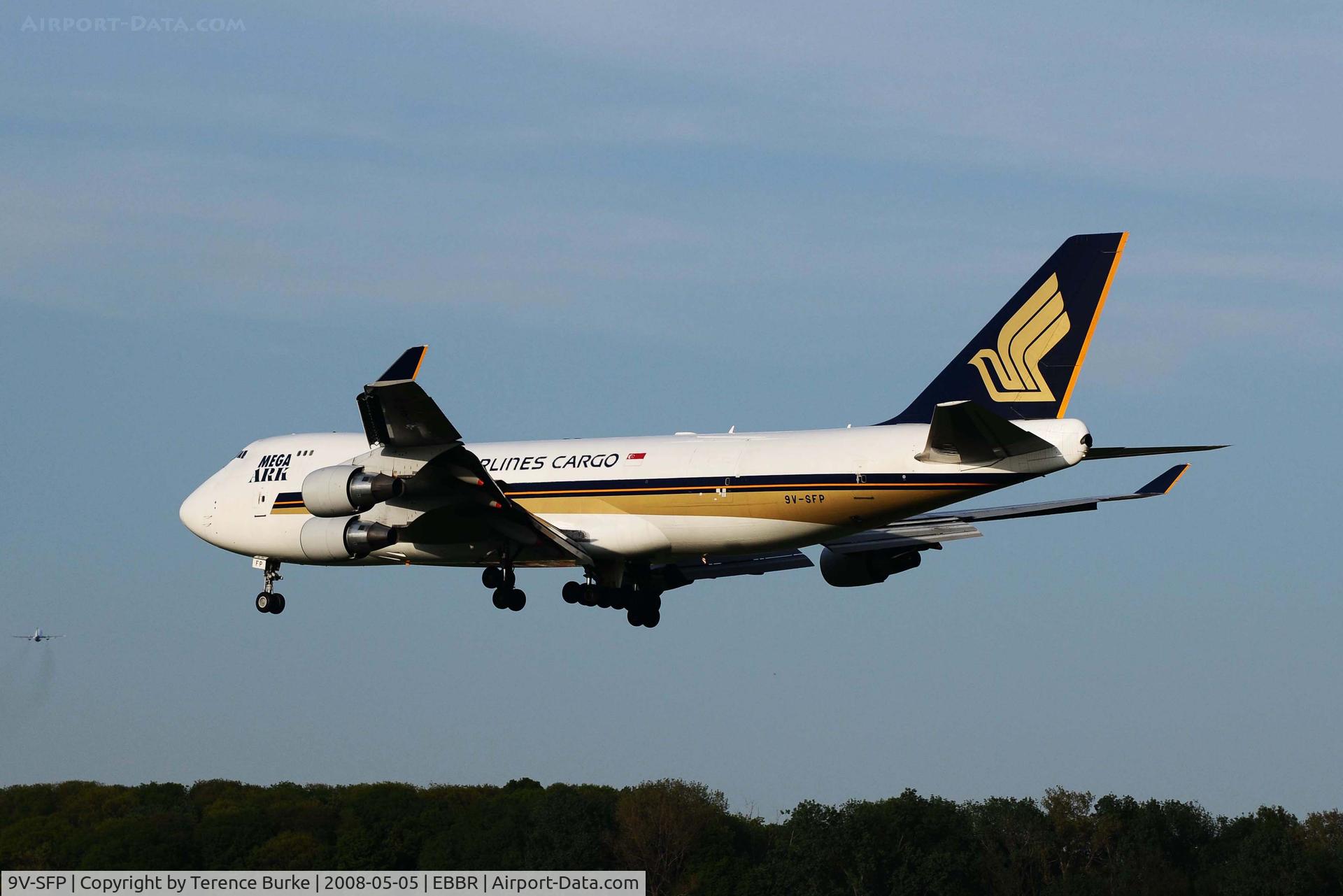 9V-SFP, 2005 Boeing 747-412F/SCD C/N 32902, Finals for RNY 02 Brussels